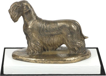 Produktbild von Cesky Terrier Hundefigur auf weißem Holzsockel