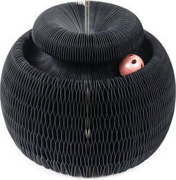 Canadian Cat Company Champi Kratzpappe Intelligenzspielzeug für Katzen in Schwarz und Gold – Bild 1 von 3