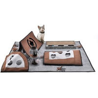 Produktbild von Canadian Cat Company Intelligenzspielzeug Coleen Katzenspielteppich aus Filz Grau/Braun 110 x 90 cm