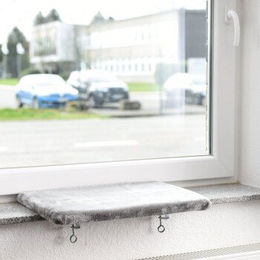 Canadian Cat Company Katzen-Fensterliege Snuggly Place M Grau Plüsch – Bild 1 von 6