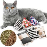Produktbild von Canadian Cat Company Katzen Schmusekissen Set mit Katzenminze und Mini Pyramiden-Kissen 6er Set bunt