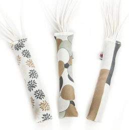 Canadian Cat Company Katzen Spielrollen mit Baldrian und Catnip sowie Lederstreifen 3er Pack - 3 x 5 g – Bild 1 von 3