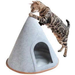 Canadian Cat Company Katzenzelt Cone Katzen Tipi aus Filz mit Flauschkissen XL Grau Weiß – Bild 1 von 11