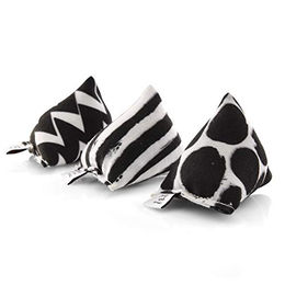 CanadianCat Company 3er Set Mini Pyramiden Katzenkissen mit Katzenminze in Schwarz-Weiß – Bild 1 von 12