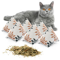 Produktbild von CanadianCat Company 6er Set Schmuse-Pyramide XL Katzenkissen mit Katzenminze bunt