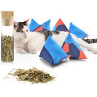 Produktbild von CanadianCat Company 6er Set Schmuse-Pyramide XL Nordic 3-Color Katzenkissen mit Katzenminze
