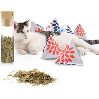 Produktbild von CanadianCat Company 6er Set Schmuse-Pyramide XL Nordic Flower Katzenkissen mit Katzenminze
