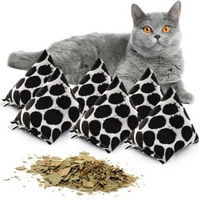 Produktbild von CanadianCat Company 6er Set Schmuse-Pyramide XL Punkte Katzenkissen mit Katzenminze aus Stoff