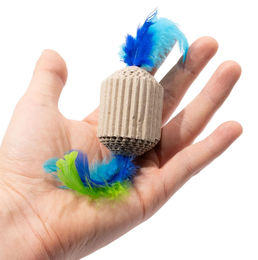 CanadianCat Company Katzenspielzeug aus Kratzpappe mit Federn 6 x 4 x 4 cm – Bild 1 von 2