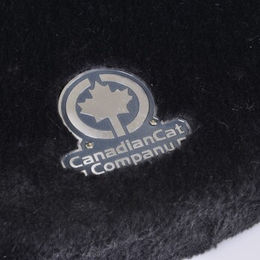 CanadianCat Company Kratzbaum Ontario XXL Katzenlounge mit Sisal-Kratzstamm in Schwarz oder Grau – Bild 1 von 5