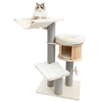 Produktbild von CanadianCat Company Kratzbaum Remy 130 cm mit Holzhöhle und Liegeflächen in Grau Weiß Beige