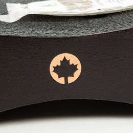 CanadianCat Company Kratzbrett Satellite Small Black Edition Katzenkratzmöbel aus Kratzpappe in Schwarz mit Katzenminze 37 x 10 x 23 cm – Bild 1 von 4