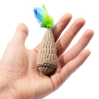 Produktbild von CanadianCat Company Kratzspielzeug aus Kratzpappe mit Federn 8,5 x 3,5 x 3,5 cm
