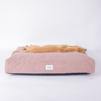 Produktbild von Caruso Conscious Pet Supply Hundebett Teddy Rosa aus Upcycling- und Recyclingmaterial Größe L