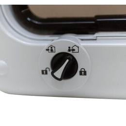 Cat Mate Katzenklappe 358 mit 4-Wege-Verriegelung aus Kunststoff in Weiß – Bild 1 von 12