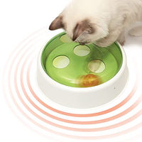 Produktbild von Catit Senses 2.0 Ball Dome interaktives Katzen-Spielzeug aus Kunststoff für Kitten in Weiß und Grün