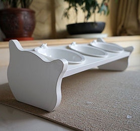 Cats Design Trippelnapf Neigy Limited Edition aus Holz und Keramik in Weiß – Bild 1 von 5