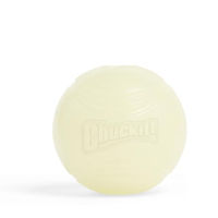 Produktbild von Chuckit Max Glow Hundeball aus Gummi Größe M Phosphoreszierend - 2 x 6,5 cm