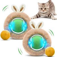 Produktbild von CkeyiN Interaktives Katzenspielzeug Set aus 2 elektrischen Plüschbällen mit 3 Laufmodi und LED-Licht zur USB-Aufladung