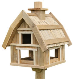 Conni Oberkircher's Vogelhaus Pondruff mit Strohdach und Ständer aus Holz in Braun – Bild 1 von 2