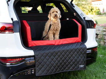CopcoPet Hundebox und Kofferraumschutzmatte für Hunde aus Kunstleder wasserabweisend Rot/Schwarz 70x55x38cm – Bild 1 von 7