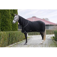 Produktbild von CovallieroTherm Fleece Decke mit Halsteil für Pferde in Schwarz