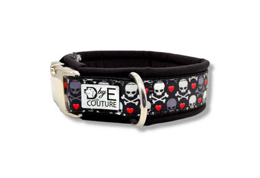 D by E Couture Hunde-Halsband Skulls & Hearts IV aus Polyester wasserabweisend schwarz weiß silber rot – Bild 1 von 3