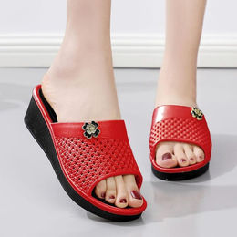 Produktbild von Damen-Sandalen mit hohen Absätzen, tragen Muffin-dicke Sohlen, rutschfeste Badeschuhe, Heim-Strandschuhe, Slope-Absatz, weiche Sohlen, Damen-Hausschuhe 40 rot