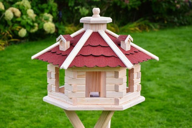 Produktbild von Deko-Shop-Hannusch Vogelhaus aus Holz unbehandelt mit Solarbeleuchtung und Ständer