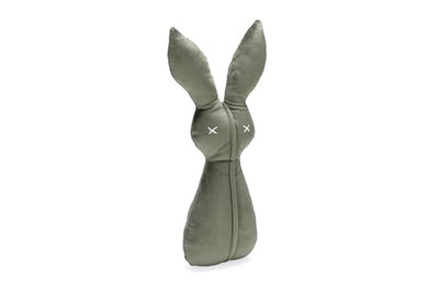 Produktbild von Designed by Lotte Hundespielzeug Hase Alina Grün