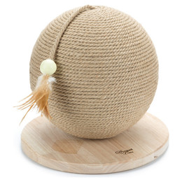 Produktbild von Designed by Lotte Kratzball Balty aus Holz Katzenspielzeug