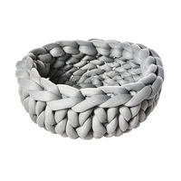 Produktbild von Dehner Lieblinge Kuschelbett Chiara Hundebett und Katzenbett aus Polyester Größe S Grau