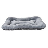 Produktbild von Dehner Lieblinge Kuschelkissen Cleo Hundekissen und Katzenkissen aus Plüsch mit Anti-Rutsch-Boden Größe M Grau - 1 Stk.