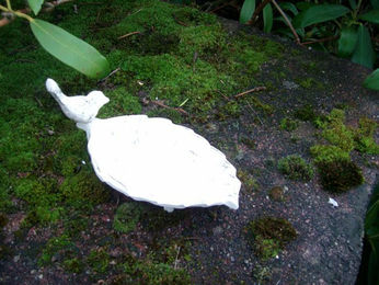 Deko-Impression Bodenfutterstation für Vögel aus Gusseisen in Blattform Weiß 16 cm – Bild 1 von 2