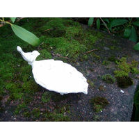 Produktbild von Deko-Impression Bodenfutterstation für Vögel aus Gusseisen in Blattform Weiß 16 cm