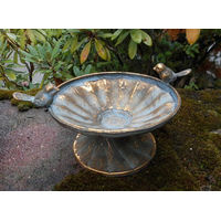 Produktbild von Deko-Impression Bodenfutterstation Vogeltränke Metall Gold-Grün-Antik 26 cm