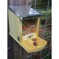 Produktbild von Deko-Impression Eichhörnchen Futterhaus aus Holz und Metall inklusive 500 g Futter - 500 g