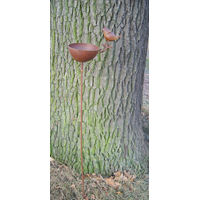Produktbild von Deko-Impression Vogeltränke und Vogelfutterstelle aus Metall in Rost-Optik als Gartenstecker