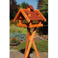 Produktbild von Deko-Shop-Hannusch Vogelhaus aus Holz mit Bitumenschindeln und Gauben in Rot mit Ständer