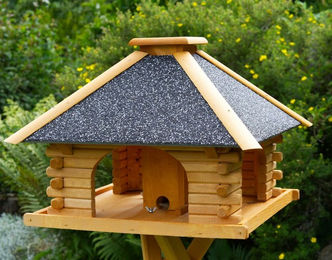 Deko-Shop-Hannusch Vogelhaus aus Holz mit Strukturputzdach in Braun – Bild 1 von 6