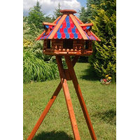 Produktbild von Deko-Shop-Hannusch Vogelhaus mit Holzschindeln und Solarbeleuchtung in Blau-Rot inklusive Ständer