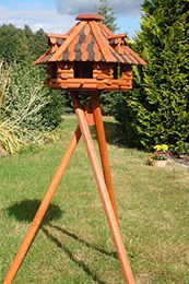 Produktbild von Deko-Shop-Hannusch Vogelhaus mit Holzschindeln und Solarbeleuchtung inklusive Ständer in Braun