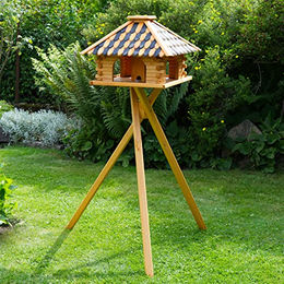 Produktbild von Deko-Shop-Hannusch Vogelhaus Vogelvilla mit Holzschindeldach und Solarbeleuchtung in Braun/Schwarz mit Ständer