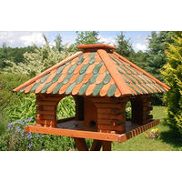 Produktbild von Deko-Shop-Hannusch Vogelvilla Futterhaus mit Holzschindeldach und Solarbeleuchtung in Braun oder Grün