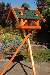 Deko-Shop-Hannusch XXL Vogelhaus aus Holz mit Bitumenschindeln und Gauben in Grün mit Ständer – Bild 1 von 2