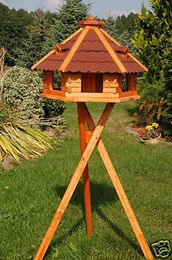 Produktbild von Deko-Shop-Hannusch XXL Vogelhaus mit Ständer aus Holz in Rot und Braun behandelt