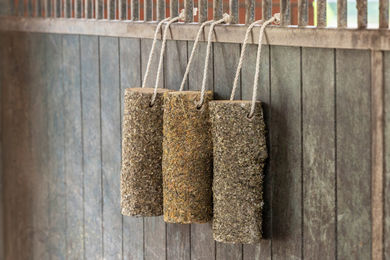 Delizia Knabberholz Pferdebeschäftigung zur Unterstützung von Haut, Fell, Leber und Nieren 2kg – Bild 1 von 4