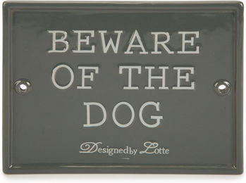 Designed by Lotte Keramikschild Beware of the Dog Grau 1 Stück – Bild 1 von 1