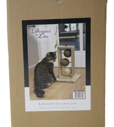 Designed by Lotte Lomax Kratzbrett aus Holz für Katzen – Bild 1 von 7