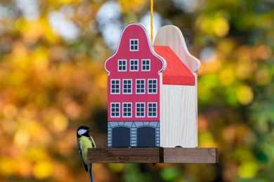 dobar Buntes Deko-Vogelhaus Münster aus FSC-zertifiziertem Holz in Rot - 1 Stk. – Bild 1 von 9